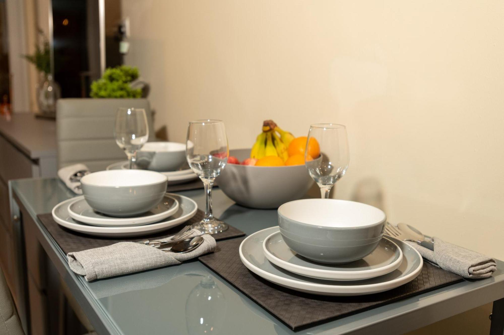 Cosy 1 Bedroom Basement Apartment With Private Patio Area London Eksteriør bilde