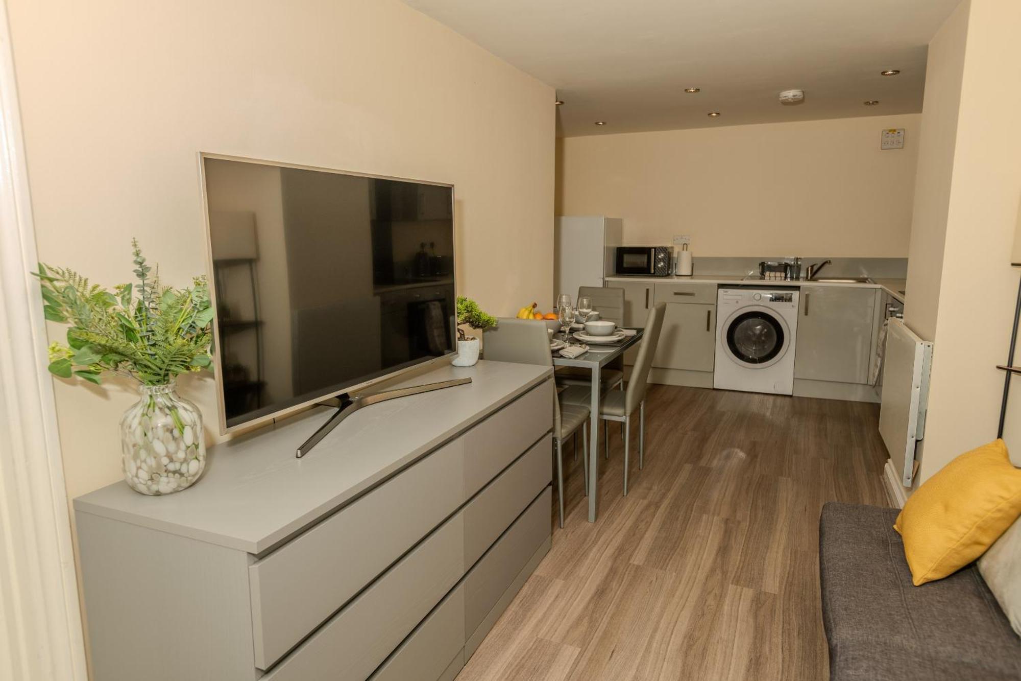 Cosy 1 Bedroom Basement Apartment With Private Patio Area London Eksteriør bilde